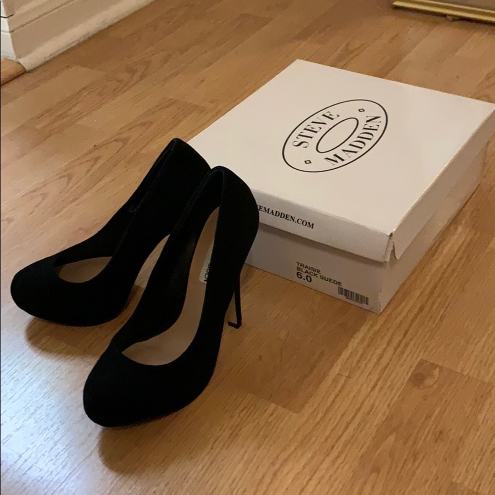 Black suede Steve Madden heels. Size 6 - Picture 1 of 6